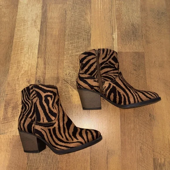 Zebra Print Ankle Booties - Picture 4 of 8